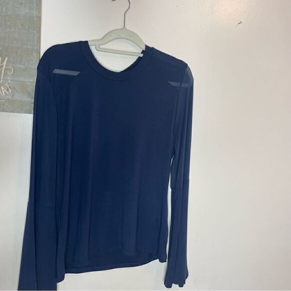 VENUS TOP   - Picture 3 of 12